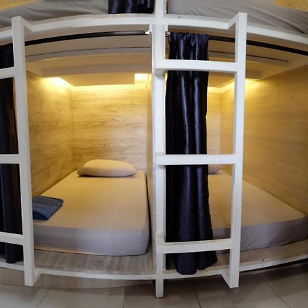 The Attic Bed & Breakfast Бандунг Екстер'єр фото