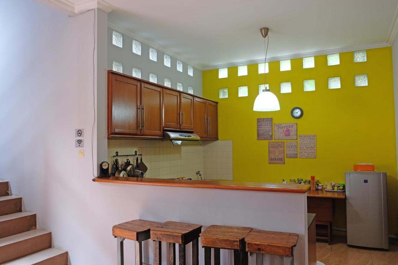 The Attic Bed & Breakfast Бандунг Екстер'єр фото